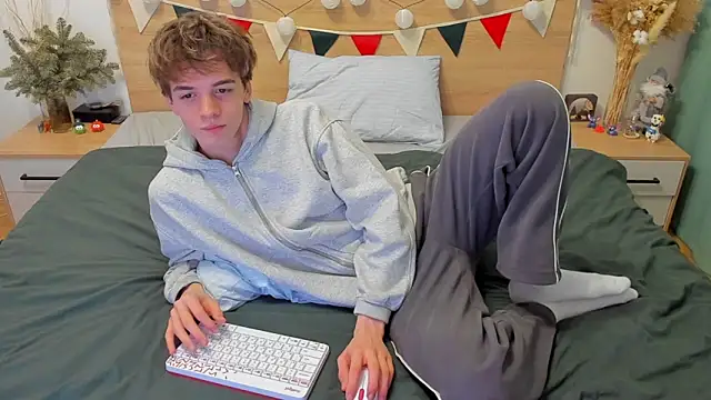 Snapshot of Fandi_777 chatting on February 4, 5:31 am Fandi 777 online show from February 4, 5:31 am