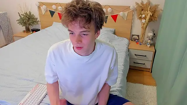 Snapshot of Fandi_777 chatting on February 4, 5:23 pm Fandi 777 online show from February 4, 5:23 pm