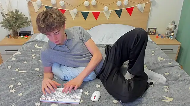 Snapshot of Fandi_777 chatting on February 6, 1:21 pm Fandi 777 online show from February 6, 1:21 pm