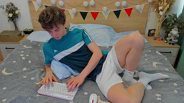 Snapshot of Fandi_777 chatting on February 24, 8:17 am Fandi 777 online show from February 24, 8:17 am