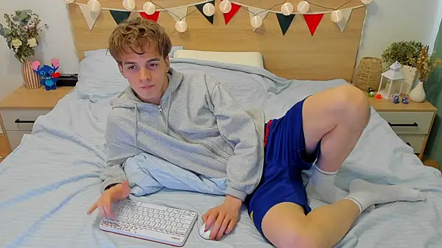 Snapshot of Fandi_777 chatting on February 28, 11:47 am Fandi 777 online show from February 28, 11:47 am