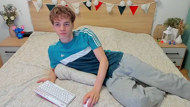 Snapshot of Fandi_777 chatting on March 1, 4:15 am Fandi 777 online show from March 1, 4:15 am