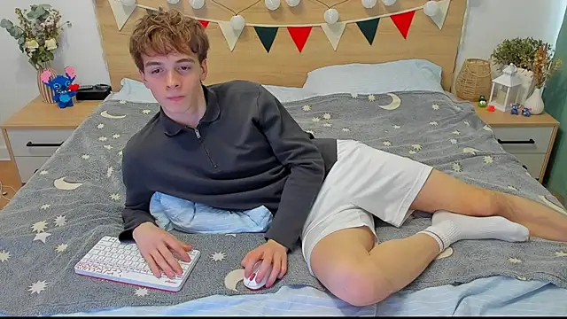 Snapshot of Fandi_777 chatting on March 4, 12:44 pm Fandi 777 online show from March 4, 12:44 pm