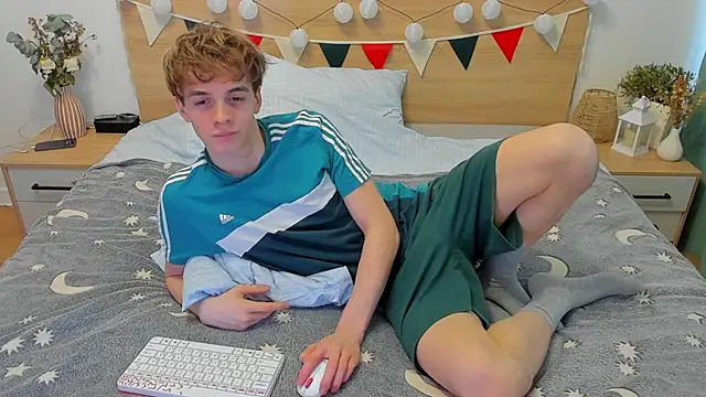 Snapshot of Fandi_777 chatting on March 7, 12:01 pm Fandi 777 online show from March 7, 12:01 pm