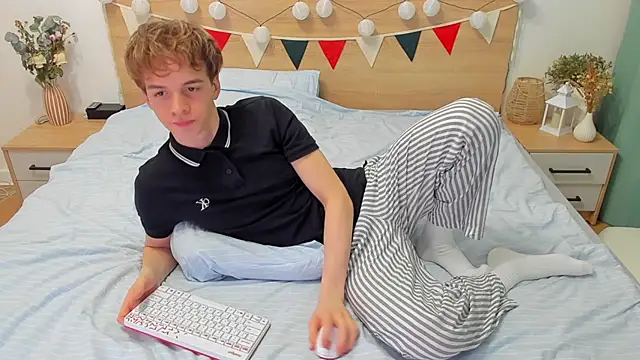 Snapshot of Fandi_777 chatting on March 11, 4:18 pm Fandi 777 online show from March 11, 4:18 pm