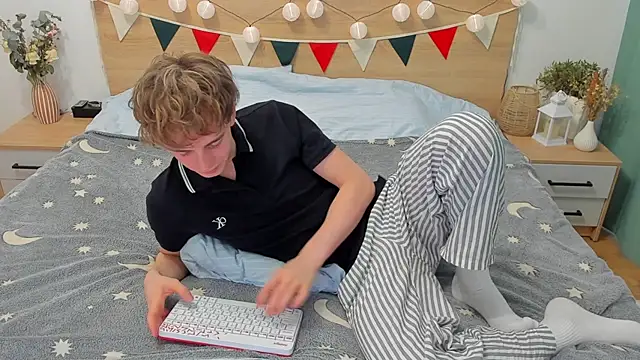 Snapshot of Fandi_777 chatting on March 17, 10:38 am Fandi 777 online show from March 17, 10:38 am