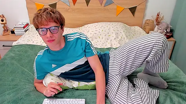 Snapshot of Fandi_777 chatting on September 19, 4:18 pm Fandi 777 online show from September 19, 4:18 pm