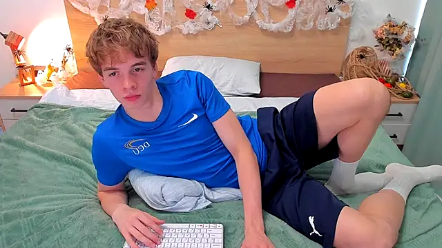 Snapshot of Fandi_777 chatting on October 12, 8:35 am Fandi 777 online show from October 12, 8:35 am