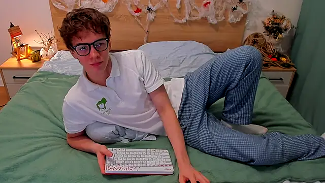 Snapshot of Fandi_777 chatting on November 7, 6:02 am Fandi 777 online show from November 7, 6:02 am