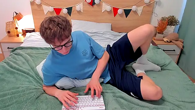 Snapshot of Fandi_777 chatting on November 16, 10:10 am Fandi 777 online show from November 16, 10:10 am