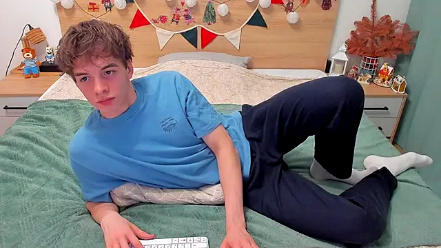 Snapshot of Fandi_777 chatting on December 16, 8:30 am Fandi 777 online show from December 16, 8:30 am