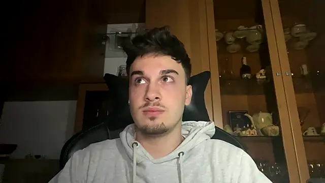 Hank 04 online show from December 3, 9:45 pm