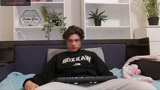 CalvinCay online show from December 6, 8:29 pm