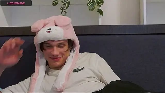 CalvinCay online show from December 9, 11:13 pm