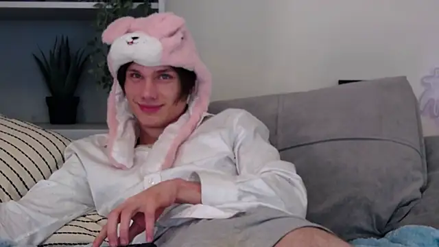 CalvinCay online show from December 10, 11:51 pm