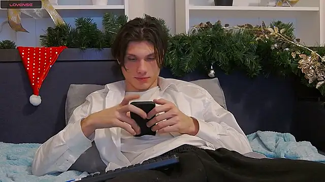 CalvinCay online show from January 1, 12:32 am