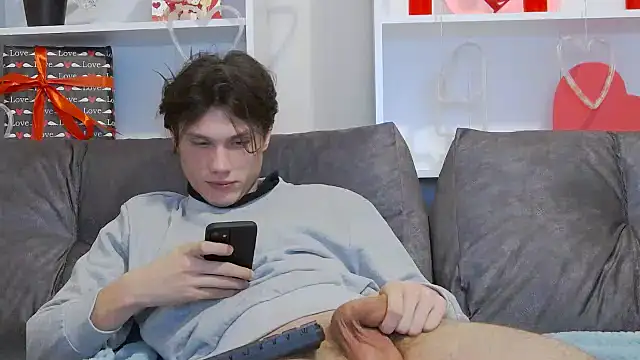 CalvinCay online show from February 4, 8:49 pm