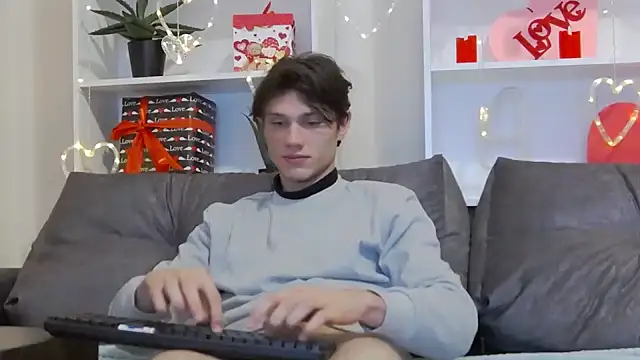 CalvinCay online show from February 6, 7:40 pm