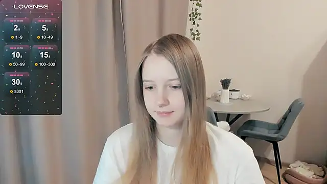 Snapshot of Alyaley chatting on November 3, 8:37 am Alyaley online show from November 3, 8:37 am