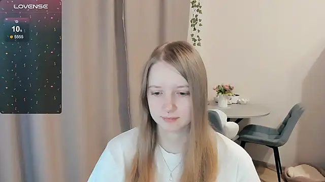 Snapshot of Alyaley chatting on December 2, 8:30 am Alyaley online show from December 2, 8:30 am