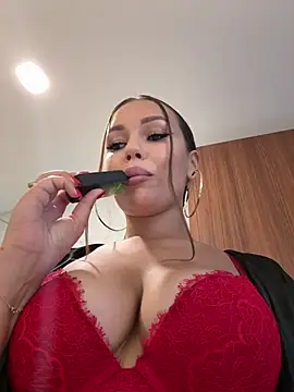 Snapshot of Syka0001 chatting on February 9, 6:43 am Syka0001 online show from February 9, 6:43 am