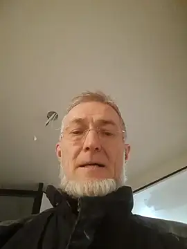 Snapshot of 60philippe chatting on December 22, 1:33 pm 60philippe online show from December 22, 1:33 pm