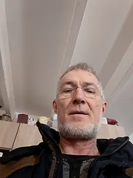 Snapshot of 60philippe chatting on December 21, 4:19 am 60philippe online show from December 21, 4:19 am