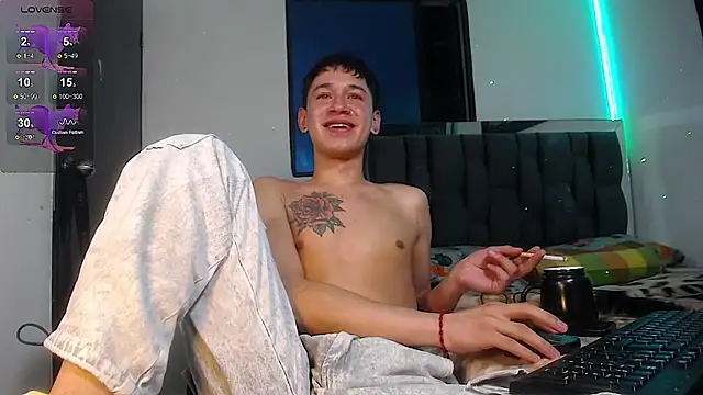 Snapshot of Mr_daren_ chatting on January 28, 12:05 am Mr daren online show from January 28, 12:05 am