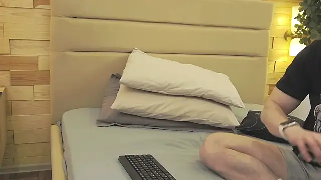 EthanPinkman online show from December 14, 4:40 am