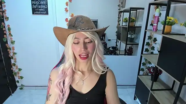 Snapshot of LilithCooperr_ chatting on November 24, 10:31 pm LilithCooperr online show from November 24, 10:31 pm