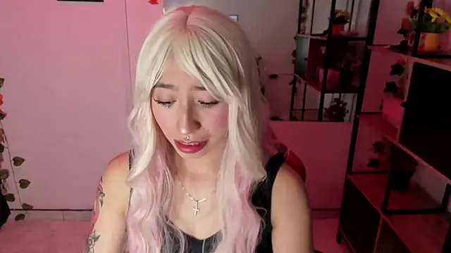 Snapshot of LilithCooperr_ chatting on December 14, 5:07 pm LilithCooperr online show from December 14, 5:07 pm