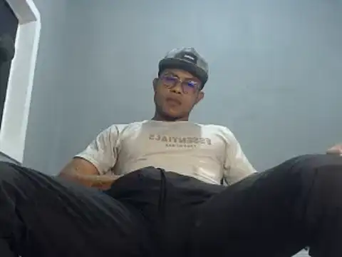 Snapshot of grandominantex1 chatting on December 23, 5:17 am grandominantex1 online show from December 23, 5:17 am