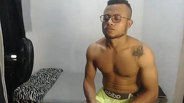 Snapshot of grandominantex1 chatting on December 2, 8:08 am grandominantex1 online show from December 2, 8:08 am