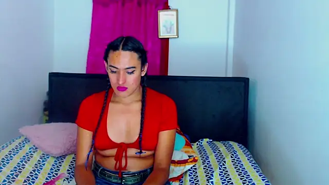 misss estrella online show from March 8, 2:04 am