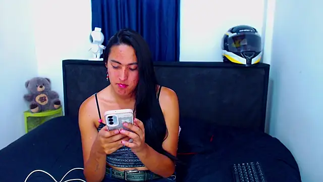 misss estrella online show from April 15, 9:15 pm