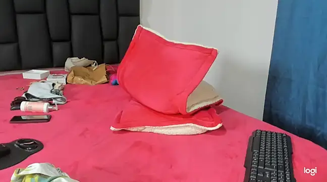 Snapshot of Aurora_doll23 chatting on December 20, 5:18 pm Aurora doll23 online show from December 20, 5:18 pm