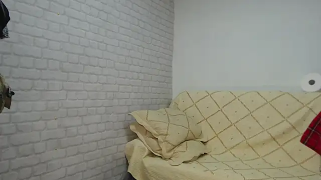 EmmaSquirt online show from December 14, 9:45 pm