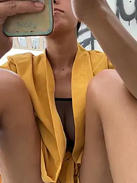 Snapshot of 2HotAsain4u chatting on January 9, 3:58 am 2HotAsain4u online show from January 9, 3:58 am