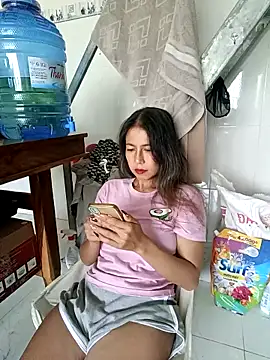 Snapshot of 2HotAsain4u chatting on February 15, 1:21 am 2HotAsain4u online show from February 15, 1:21 am