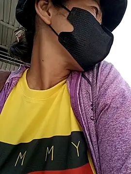 Snapshot of 2HotAsain4u chatting on March 5, 3:51 am 2HotAsain4u online show from March 5, 3:51 am