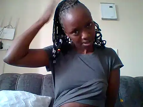 Snapshot of sexy_darleen23 chatting on February 5, 8:00 am sexy darleen23 online show from February 5, 8:00 am
