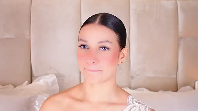 KiraKayleigh1 online show from March 2, 11:44 pm