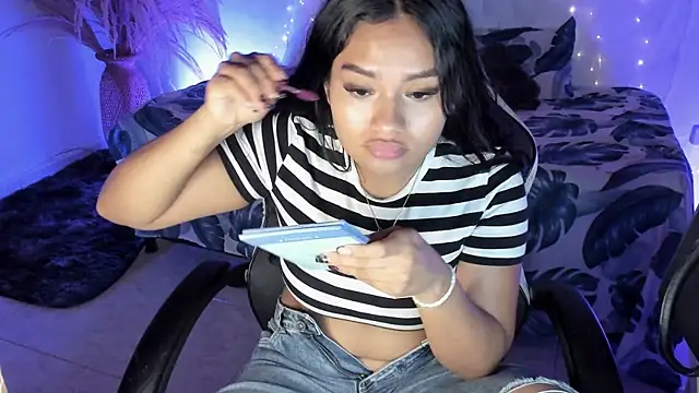 Riana Kean online show from April 19, 2:33 am