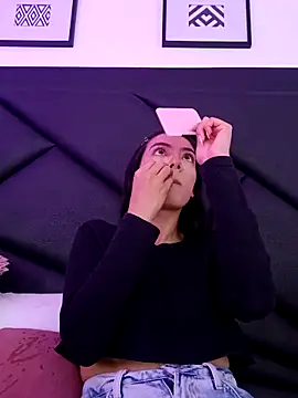 Julie Bennet online show from October 18, 3:09 am