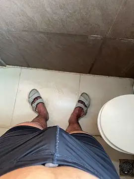 Snapshot of Cum_on_your_tityyy chatting on November 6, 2:34 am Cum on your tityyy online show from November 6, 2:34 am