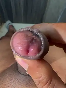 Snapshot of Cum_on_your_tityyy chatting on November 10, 1:37 am Cum on your tityyy online show from November 10, 1:37 am