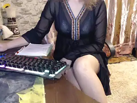  Kitti  online show from December 8, 8:58 pm