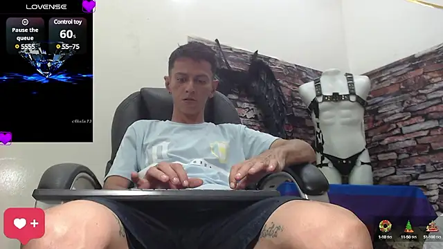 Snapshot of andy_dwels777 chatting on December 8, 8:04 pm andy dwels777 online show from December 8, 8:04 pm