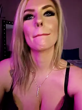 ellieconradxo online show from February 8, 9:15 pm