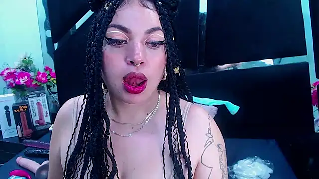 Snapshot of Cocoo_Nuth chatting on January 4, 2:35 am Cocoo Nuth online show from January 4, 2:35 am